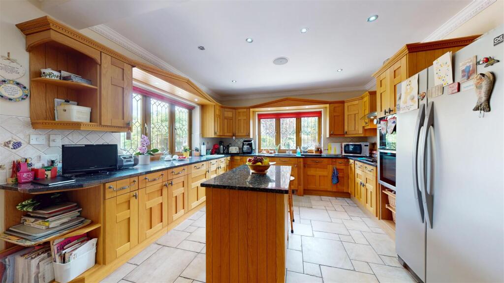 KITCHEN/BREAKFAST ROOM