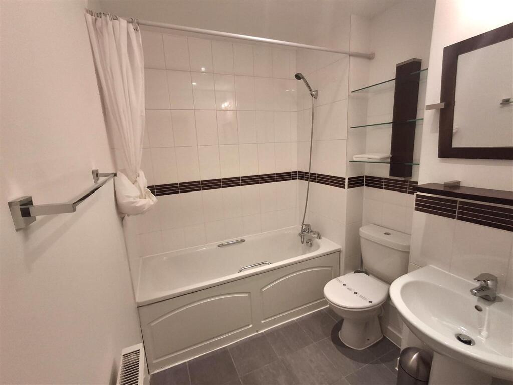 Bathroom.JPG