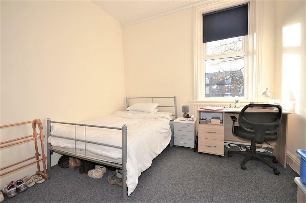 47-broomgrove-rd-bedroom-6.990x0.jpg