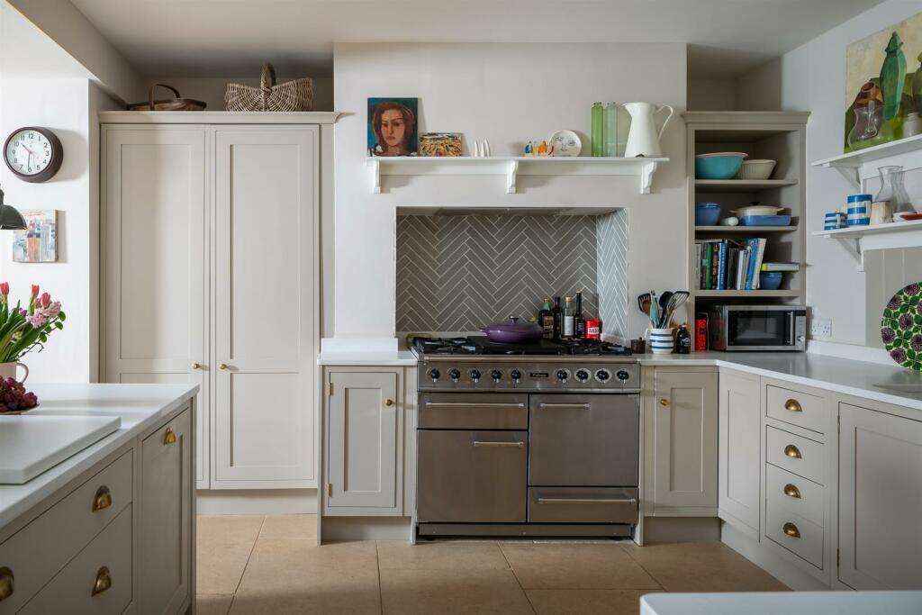 13 - 4 Victoria Road - GL7 1EN - Web.jpg