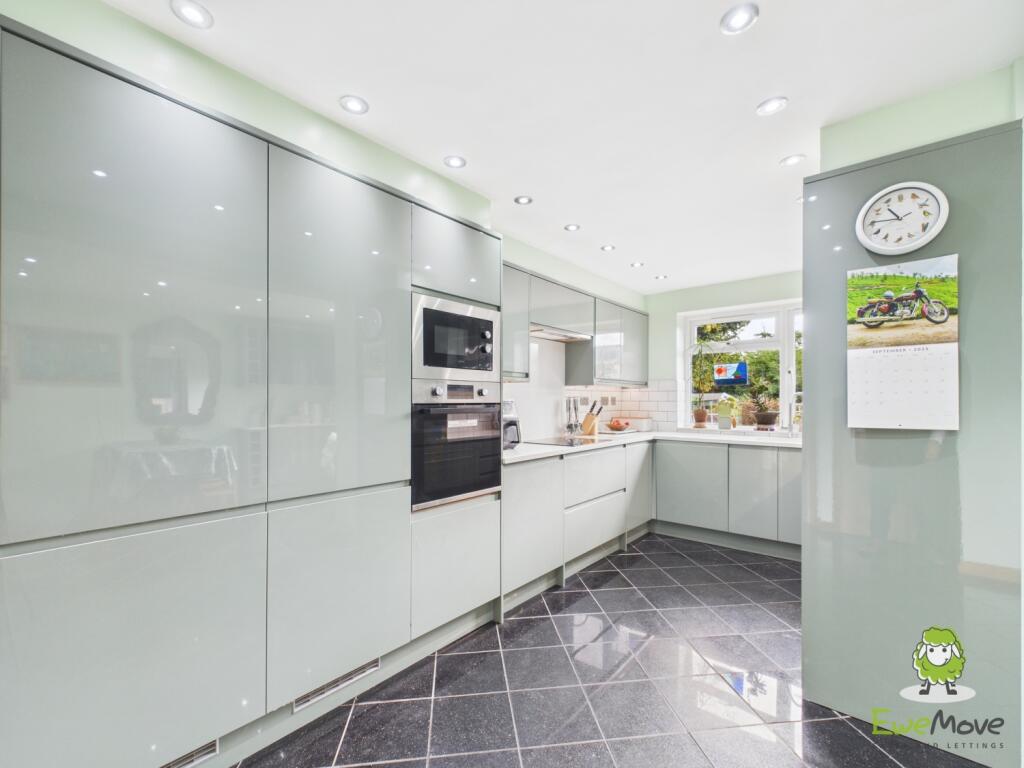 EweMove Estate Agents Basingstoke - Lavender Road 