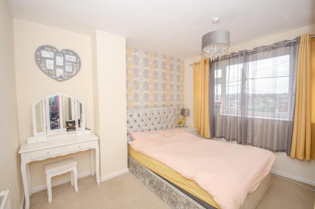Bedroom 1.jpg