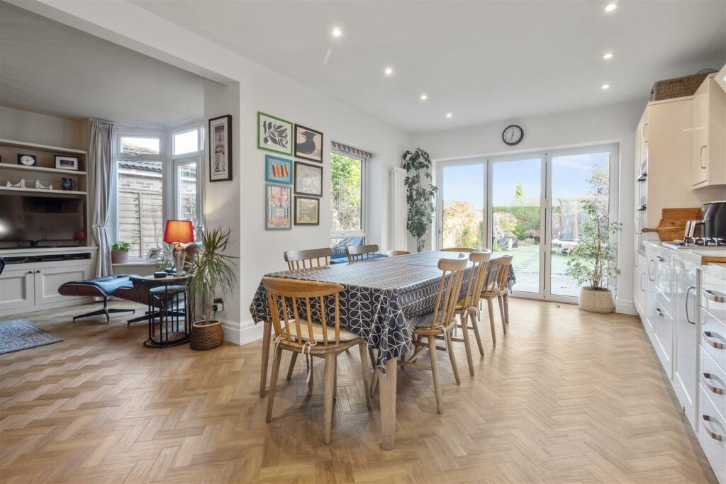 Dining Kitchen Aspect 2