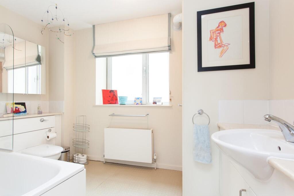 bathroom2.jpg