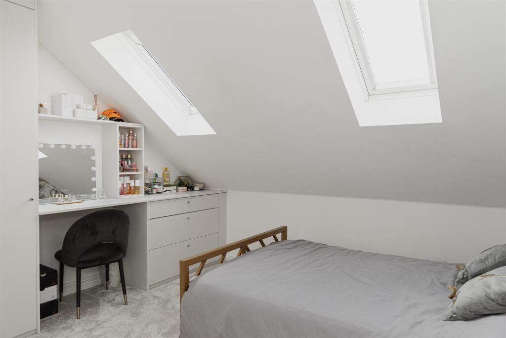 4 Tulyar Mews, Nork Gardens, Banstead (9).jpg