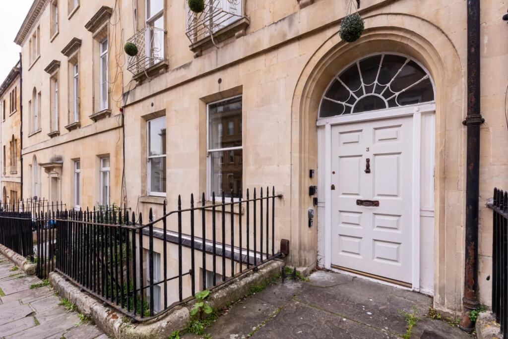 Flat, 3 Russell Street, Bath BA1 2GF-2.jpg