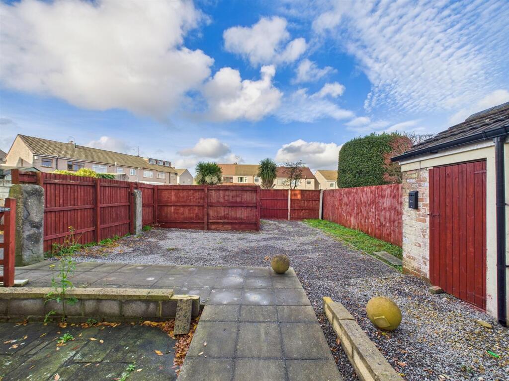 6 - Spacious Garden Flat for Auction, Kingswood.jp