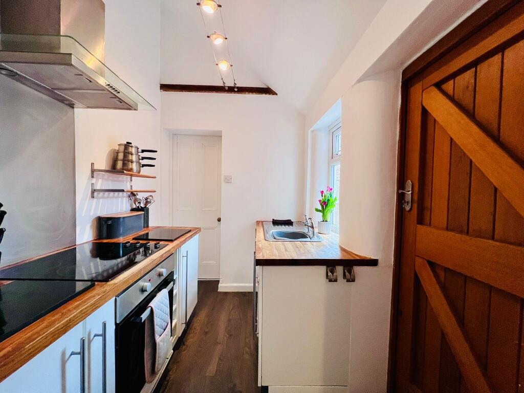 KITCHEN (2).jpg