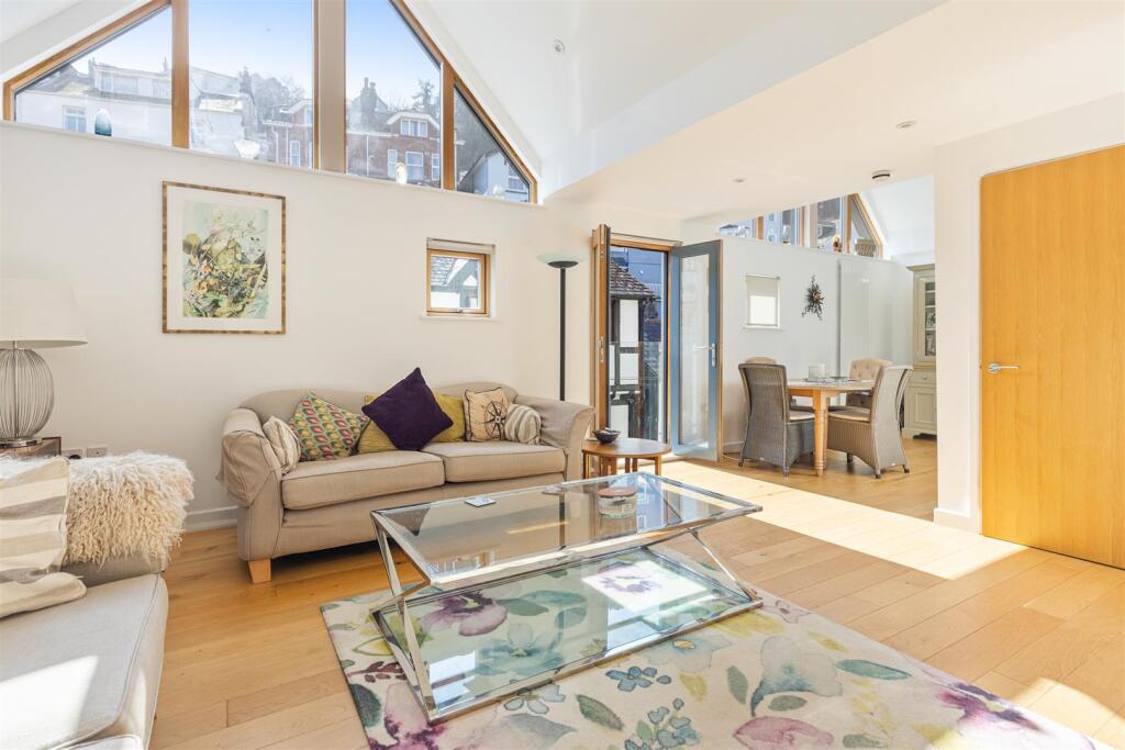 A05 - 4 Westwater Court, Dartmouth, Victoria Road 