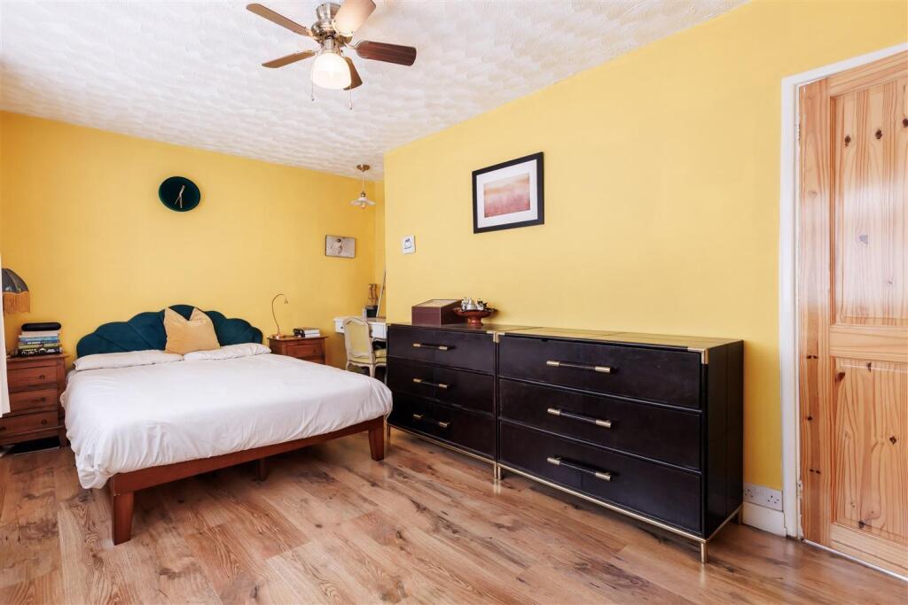 15 Holt Way (15).jpg