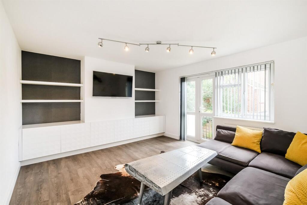 102 Brading Crescent-15_web.jpg