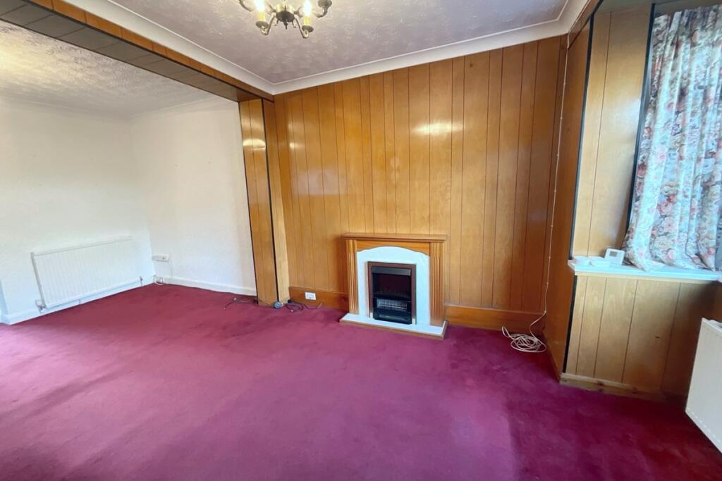 LIVING ROOM/DINING R