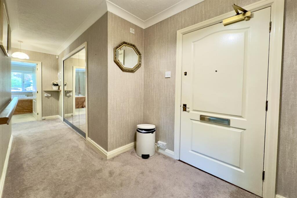 Private Entrance Hal