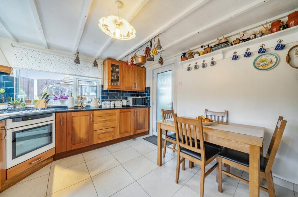 1373333-11-690243c573284