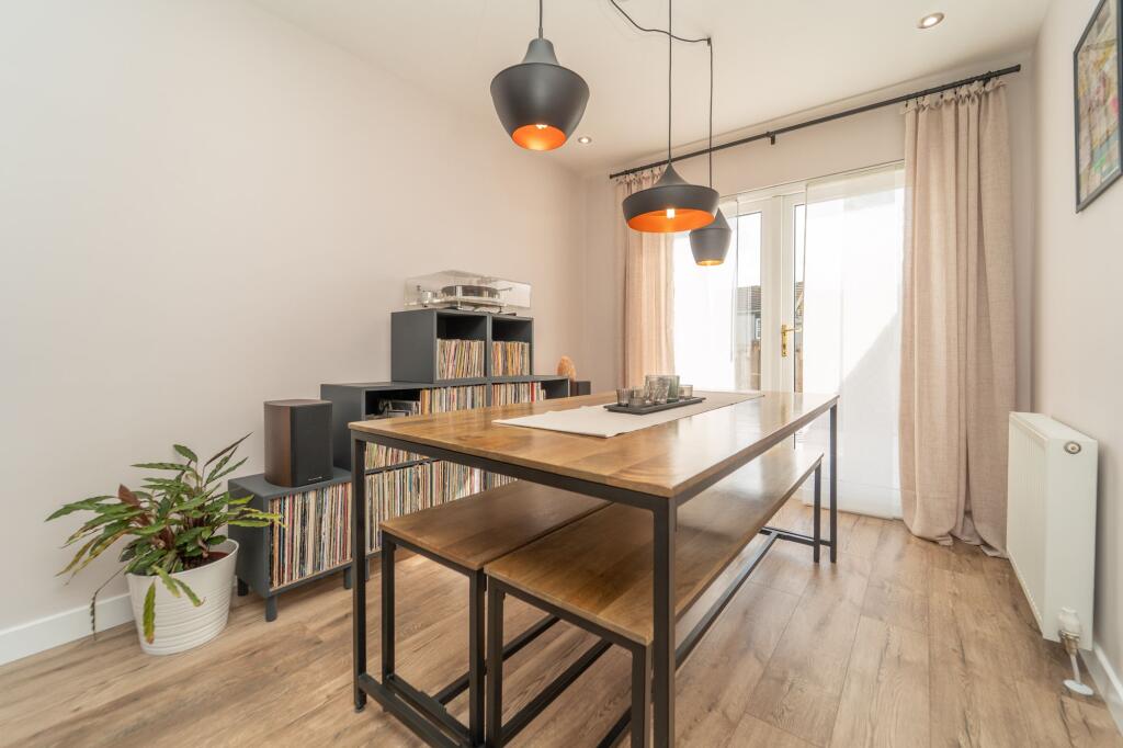 Lounge/Dining Room