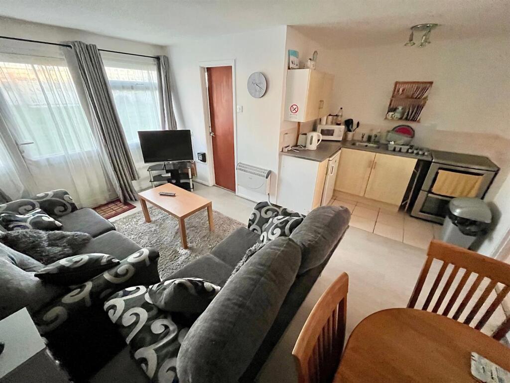 Open Plan Living Room/Dining Area
