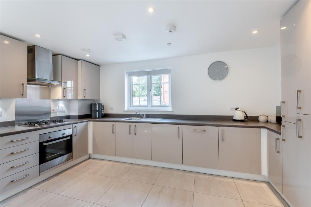 8659086-interior12.jpg