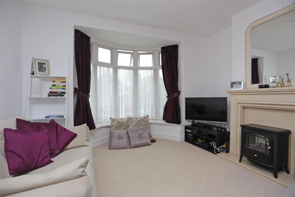 29 Tivoli Road Lounge (2).JPG