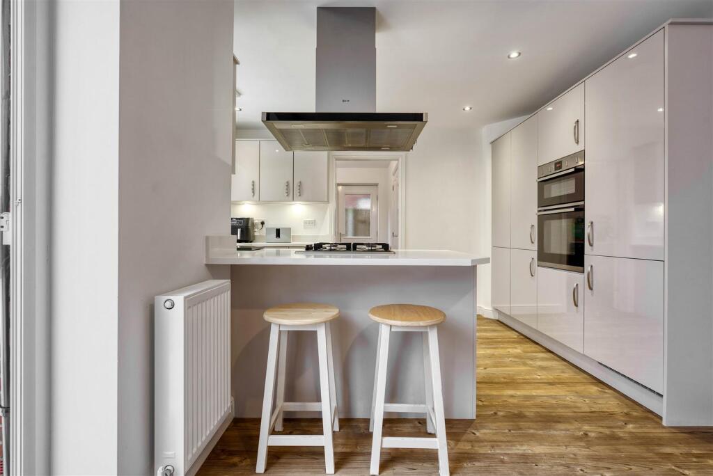 Kitchen/ Dining Room