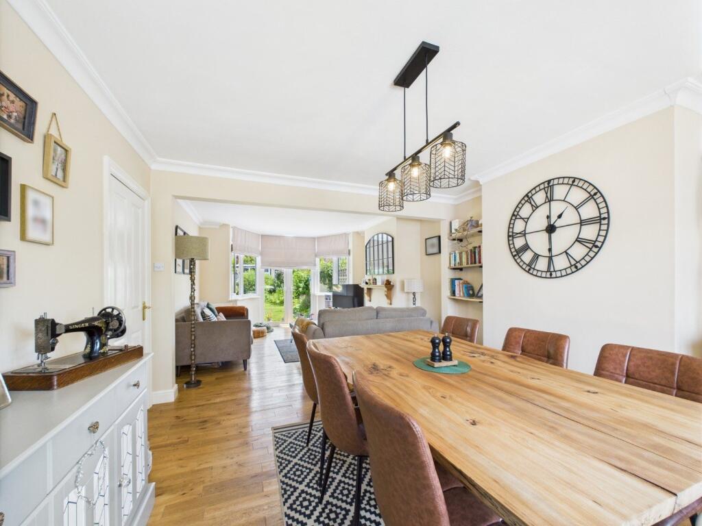 Lounge/Dining Room