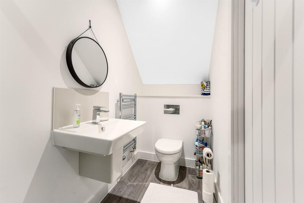 En-suite 2.jpg