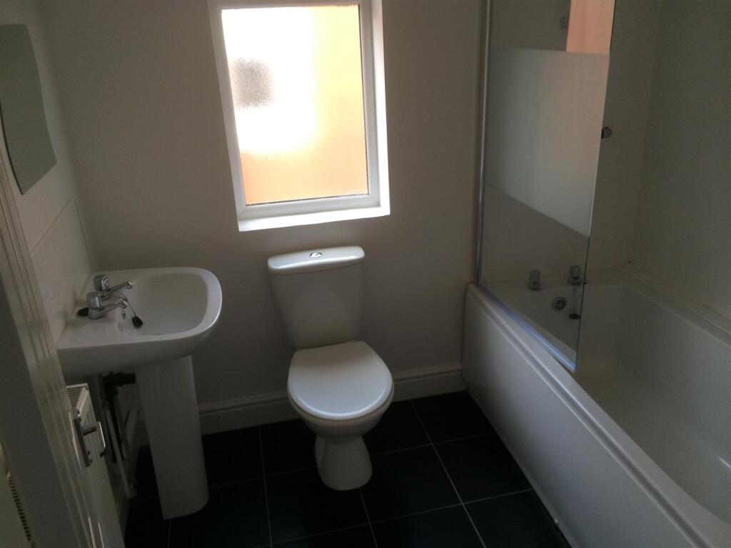 Bathroom C 2 .JPG
