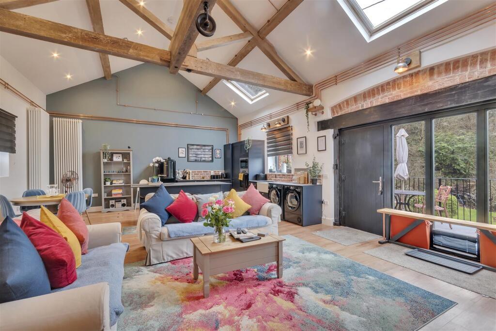 Annexe Lounge 2.jpg