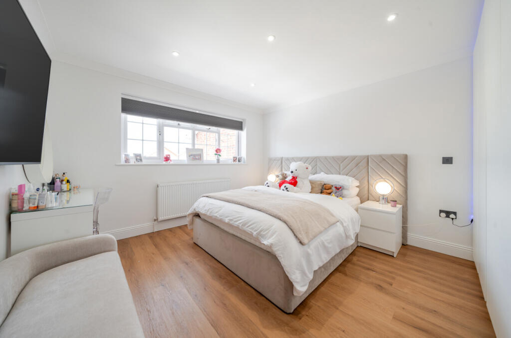 1330305-11-688b38...