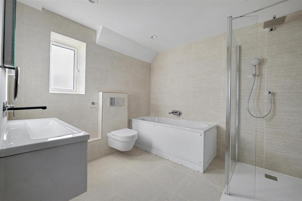 Main Bathroom.jpeg