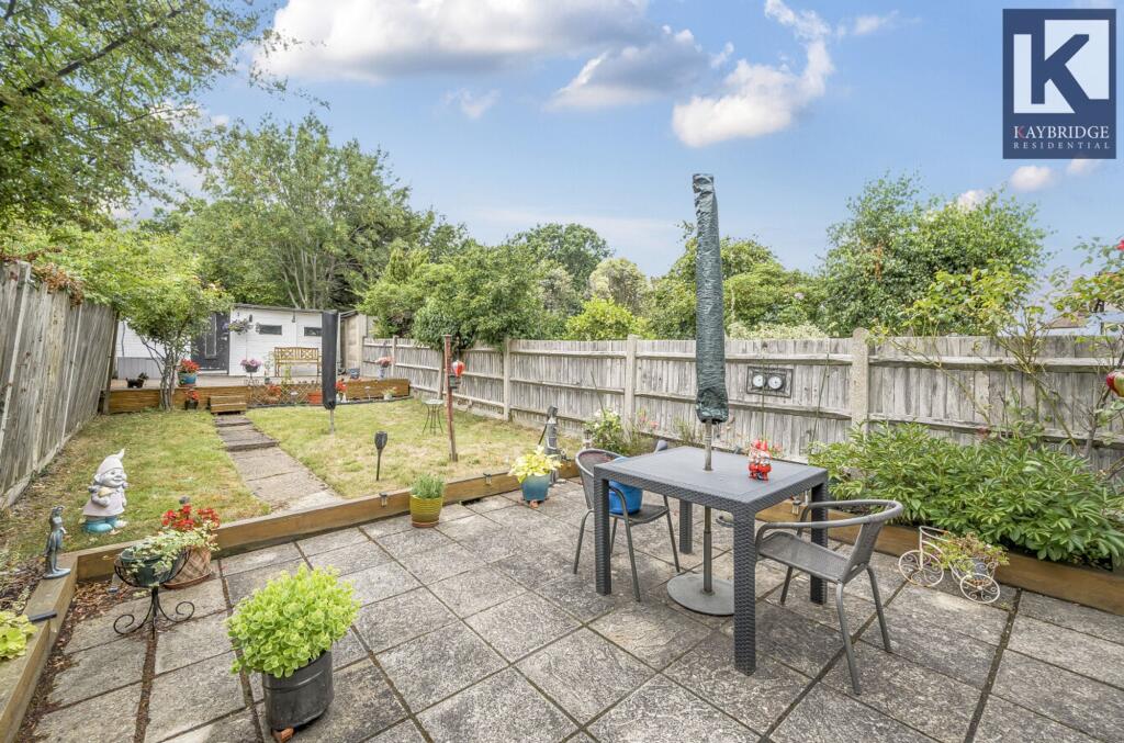 Worcester Park - KT4 8XZ