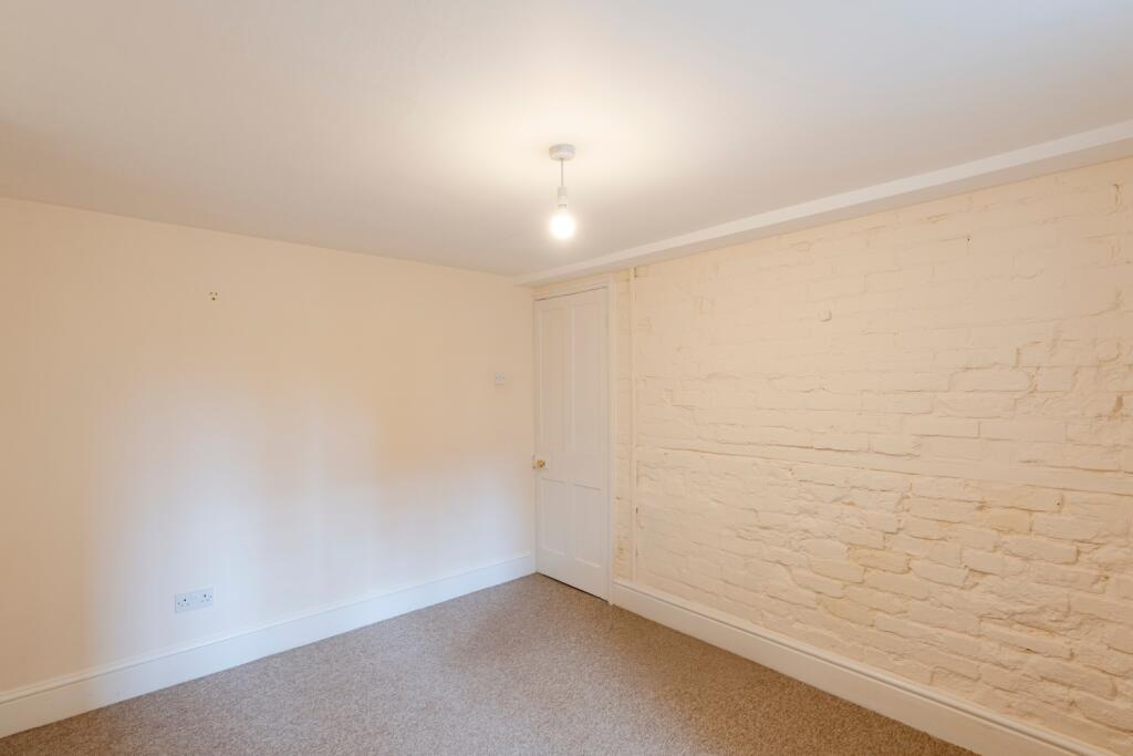 77 Woodstock Road-05558
