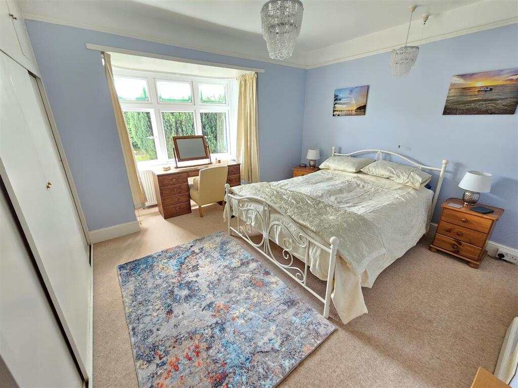 Bedroom 1.jpg