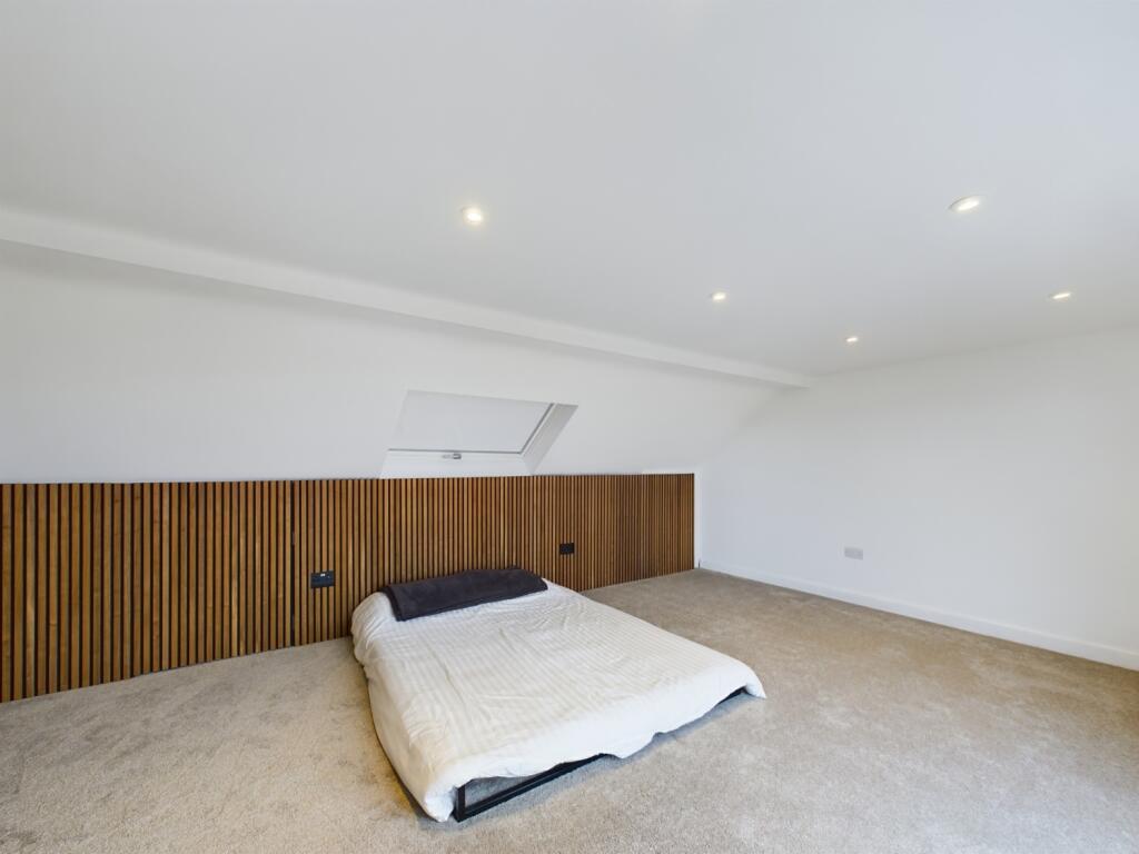 CAM02386G0-PR0097-STILL011