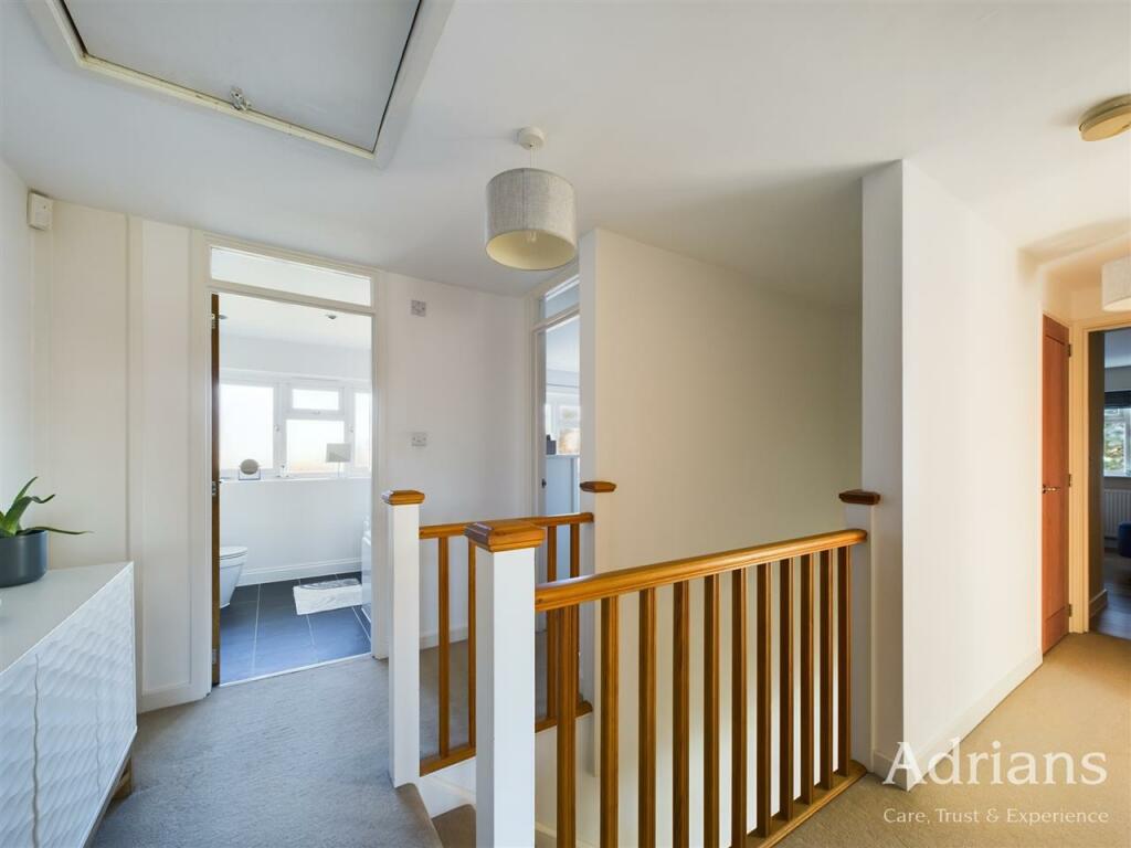 FIRST FLOOR LANDING