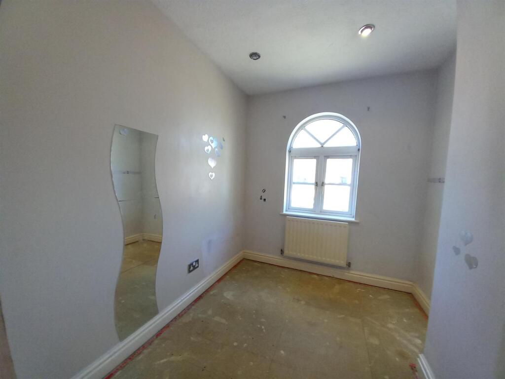 12 Drake Close Bed 3.jpg