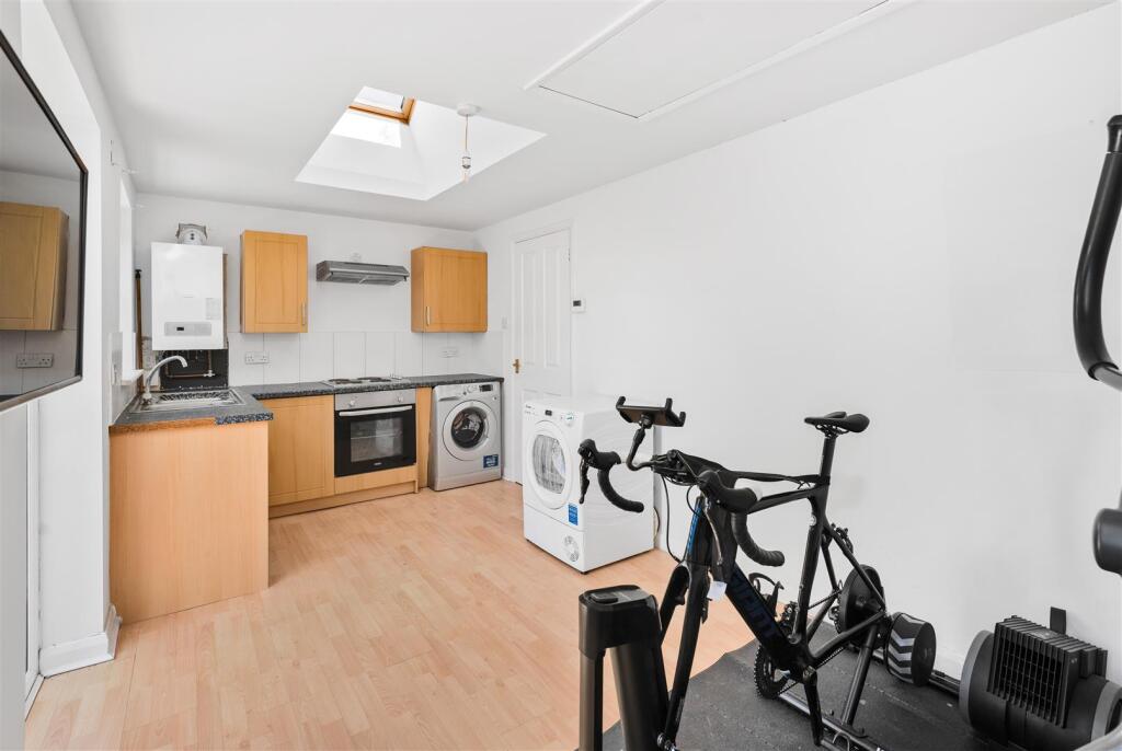6 Griffin Close, Twyford-29.jpg