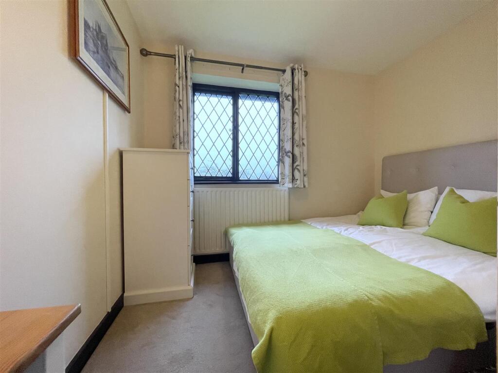 BEDROOM 5