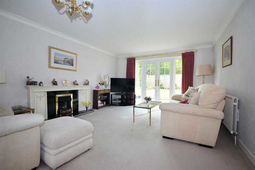 Sitting room 2.jpg