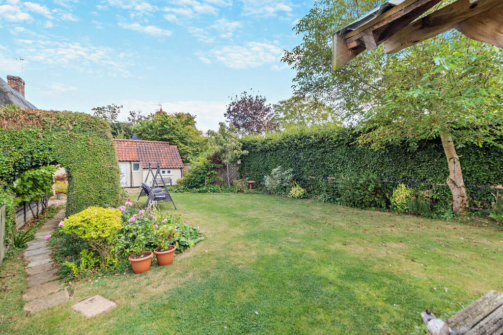 8618375-exterior0...