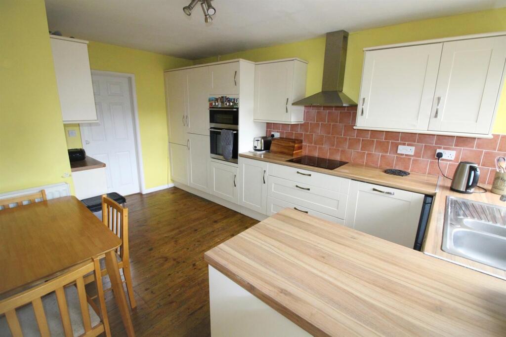 34 Weaverham Rd-Kit2.JPG