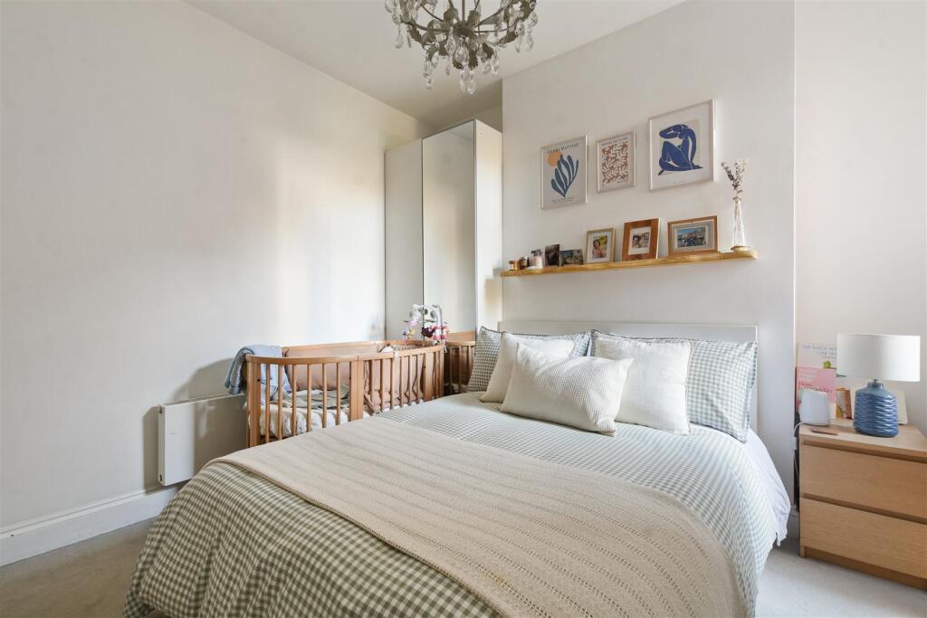 04-965aGCWT - Flat A 27 Leghorn Road - Bedroom 3 -