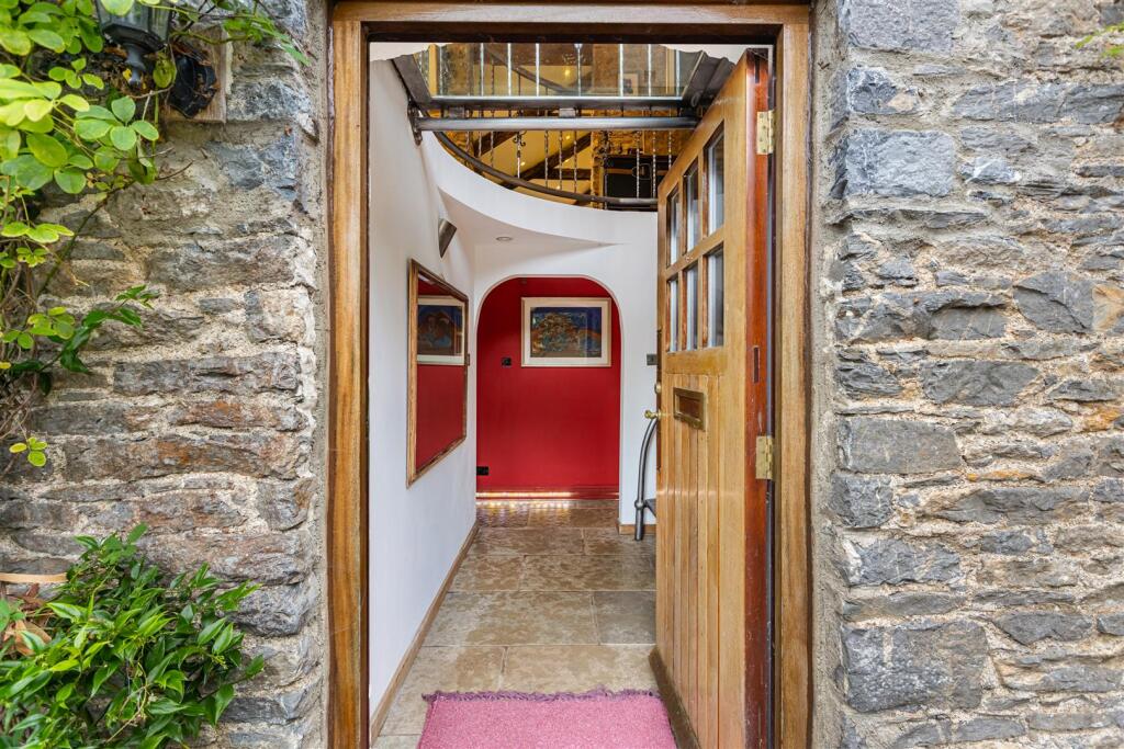 A01 - The Roundhouse Extra - 240920.jpg