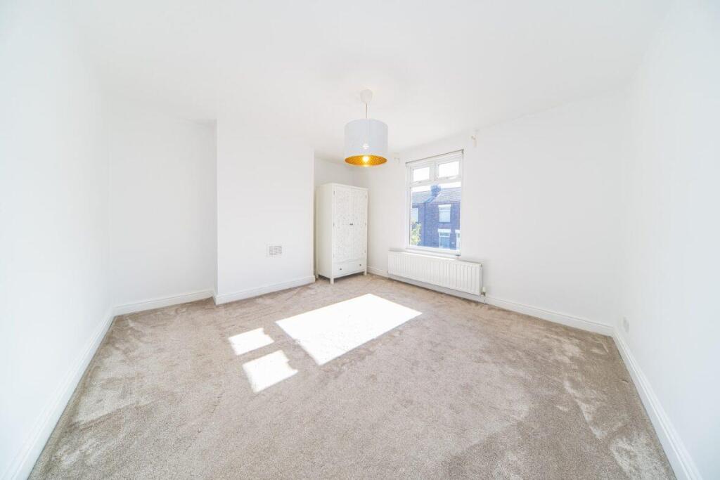 31 Ellaby Road bedroom 1.jpg