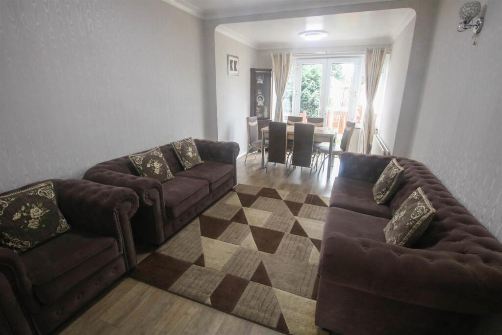 EXTENDED LIVING/ DINING ROOM