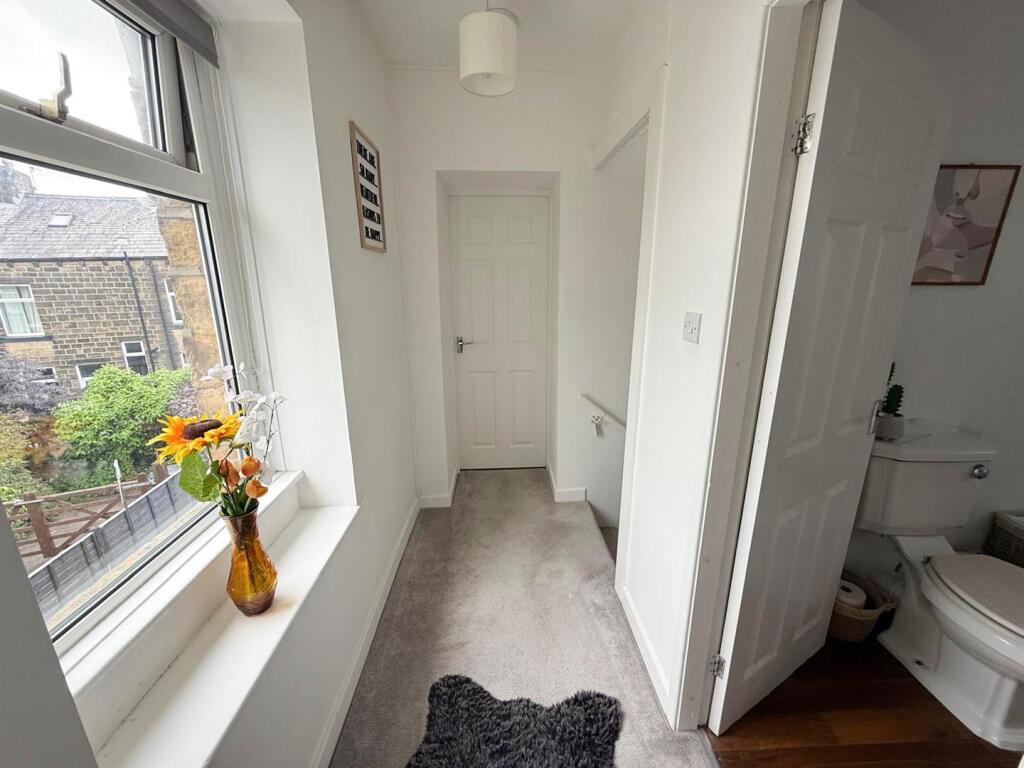 Two bedroom end terrace in Steeton (9).jpg