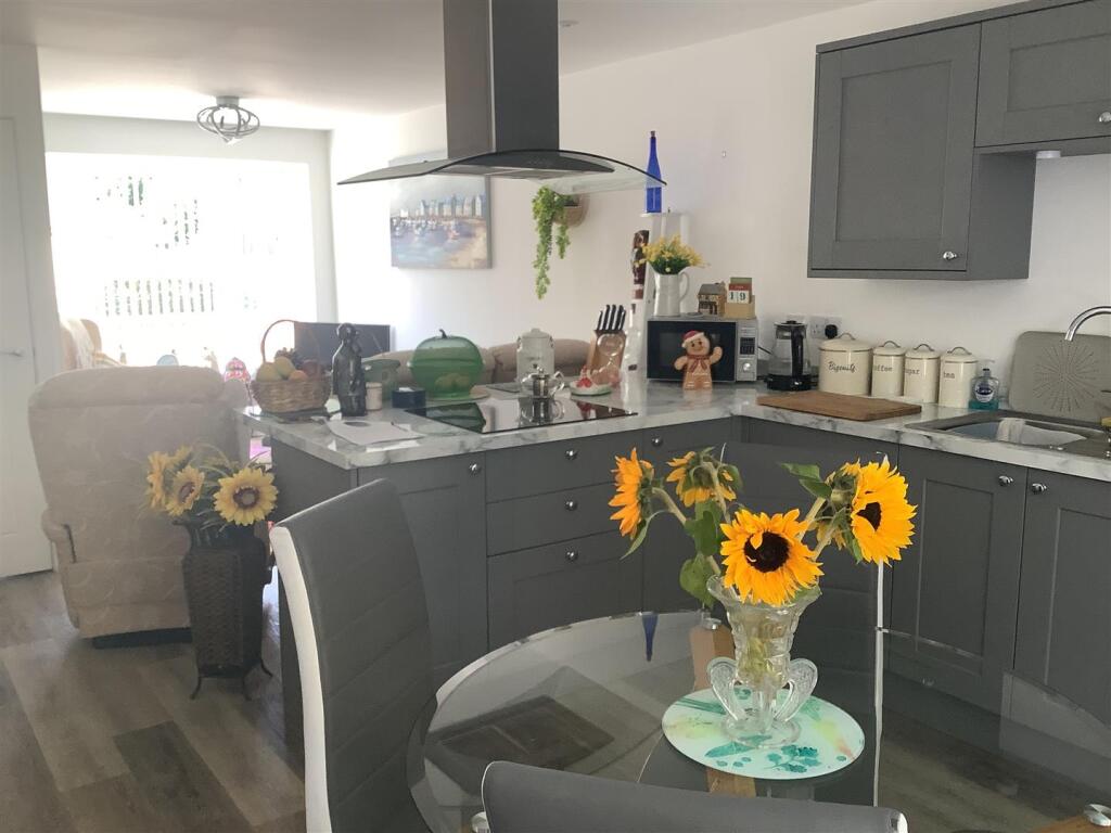 Kitchen/Dining