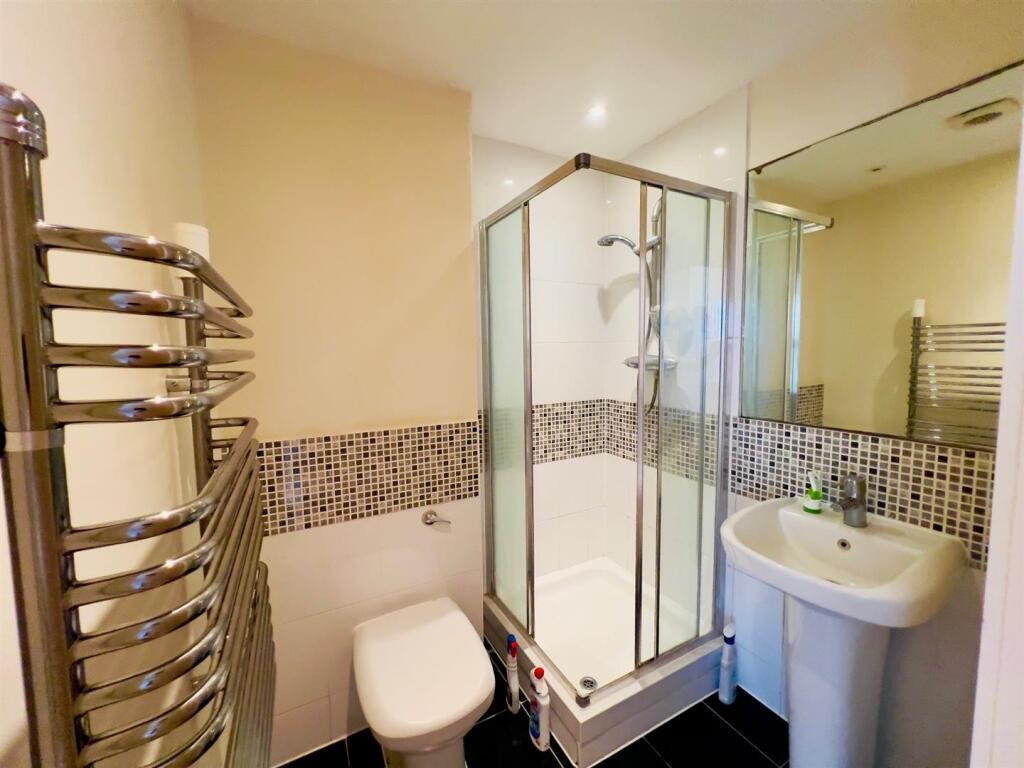 Shower Room.jpg
