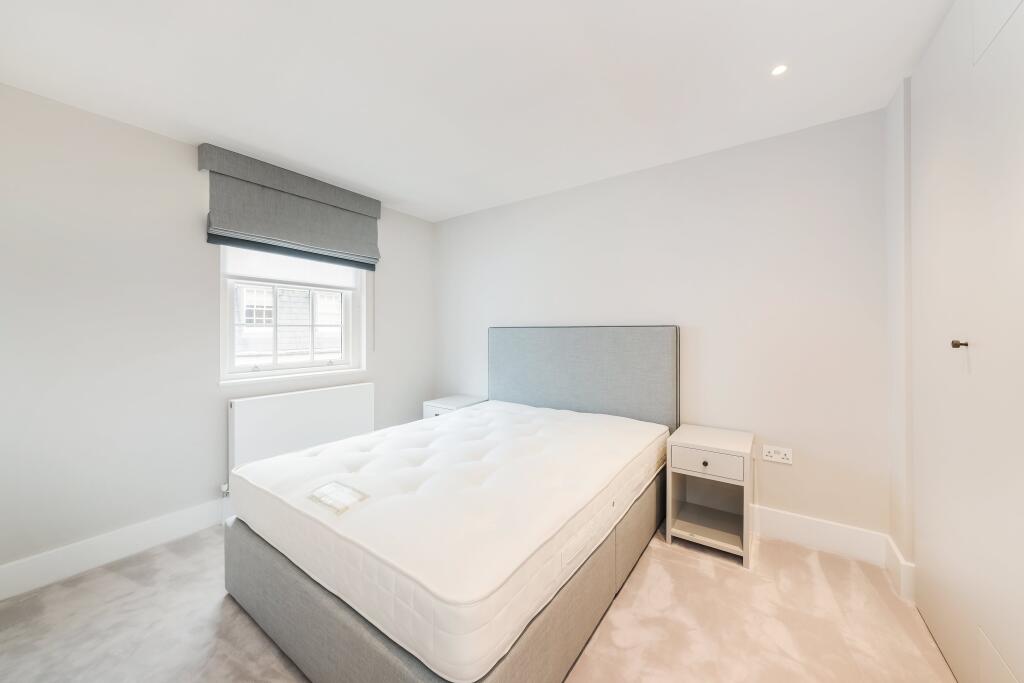 71 Cadogan Lane  (17