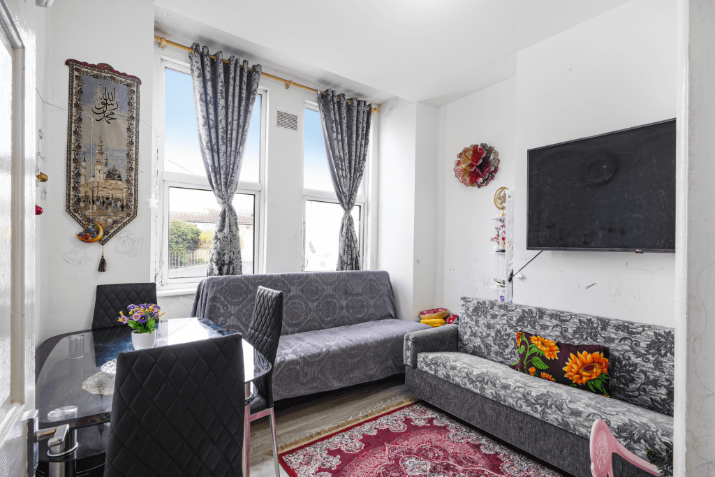 LIVINGROOM ONE