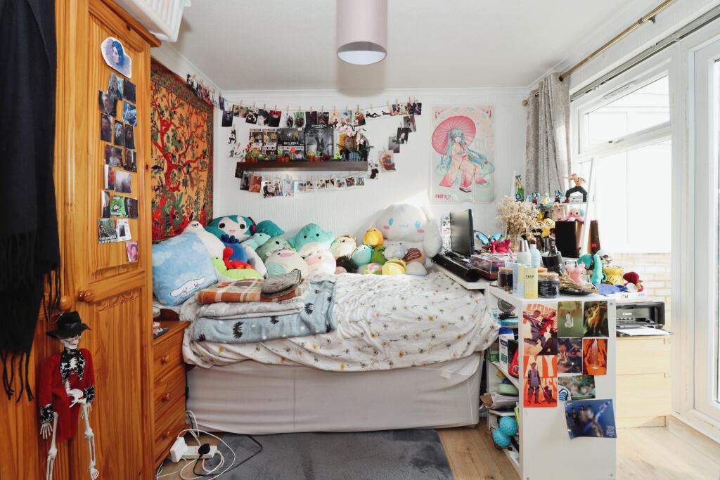 Dining/Bedroom 4